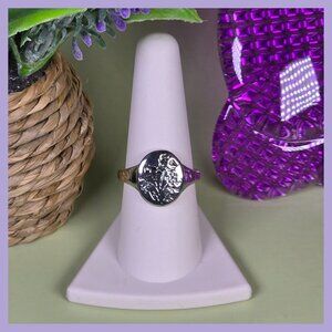 Silvery Orchid Engraved Oval Signet Ring‎ Size 8 (NWOT)